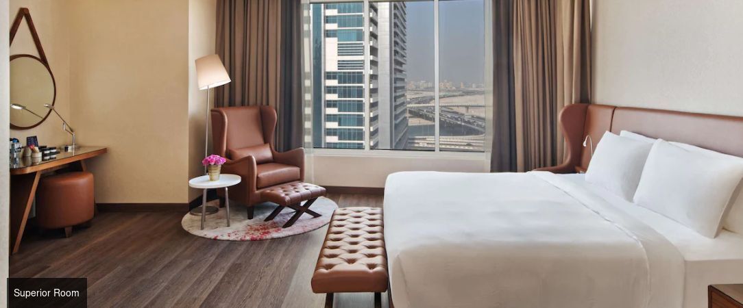 Radisson Blu Hotel, Dubai Canal View ★★★★★ - Écrin luxueux et moderne au bord du Dubaï Canal, où le scintillement des eaux se mêle à la magie de la Skyline. - Dubaï, Émirats arabes unis
