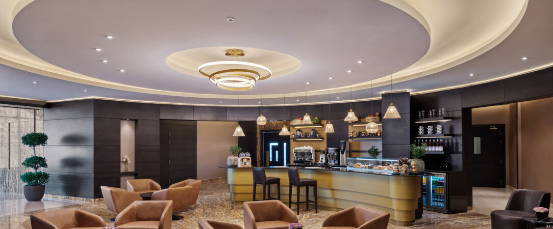 Radisson Blu Hotel, Dubai Canal View ★★★★★ - Écrin luxueux et moderne au bord du Dubaï Canal, où le scintillement des eaux se mêle à la magie de la Skyline. - Dubaï, Émirats arabes unis