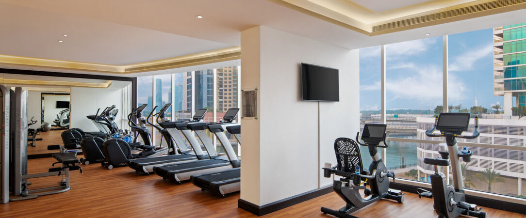 Radisson Blu Hotel, Dubai Canal View ★★★★★ - Écrin luxueux et moderne au bord du Dubaï Canal, où le scintillement des eaux se mêle à la magie de la Skyline. - Dubaï, Émirats arabes unis