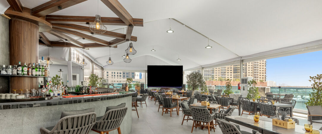 Radisson Blu Hotel, Dubai Canal View ★★★★★ - Écrin luxueux et moderne au bord du Dubaï Canal, où le scintillement des eaux se mêle à la magie de la Skyline. - Dubaï, Émirats arabes unis