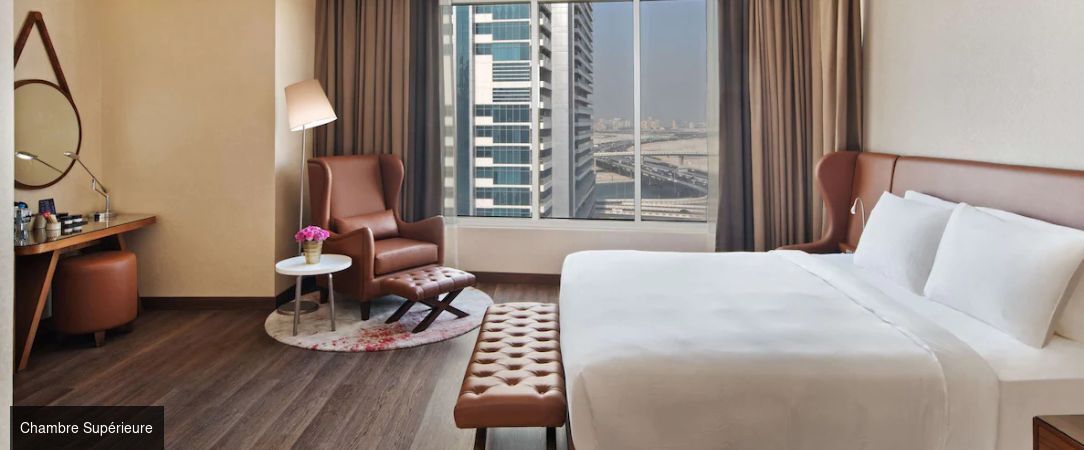 Radisson Blu Hotel, Dubai Canal View ★★★★★ - Écrin luxueux et moderne au bord du Dubaï Canal, où le scintillement des eaux se mêle à la magie de la Skyline. - Dubaï, Émirats arabes unis