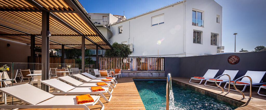 Les Elmes - Hôtel, Spa & Plage Privée ★★★★ - Une adresse d’exception posée sur le sable à Banyuls, entre la mer turquoise et les collines du Roussillon. - Banyuls-sur-Mer, France