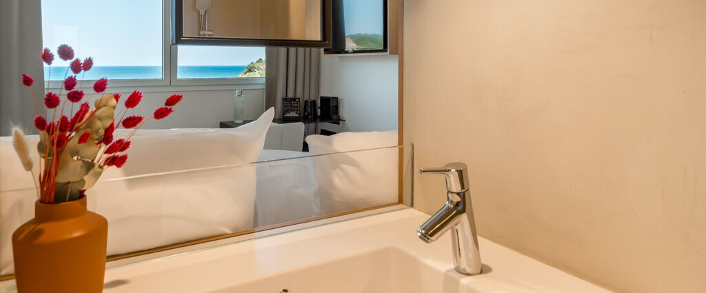 Les Elmes - Hôtel, Spa & Plage Privée ★★★★ - Une adresse d’exception posée sur le sable à Banyuls, entre la mer turquoise et les collines du Roussillon. - Banyuls-sur-Mer, France