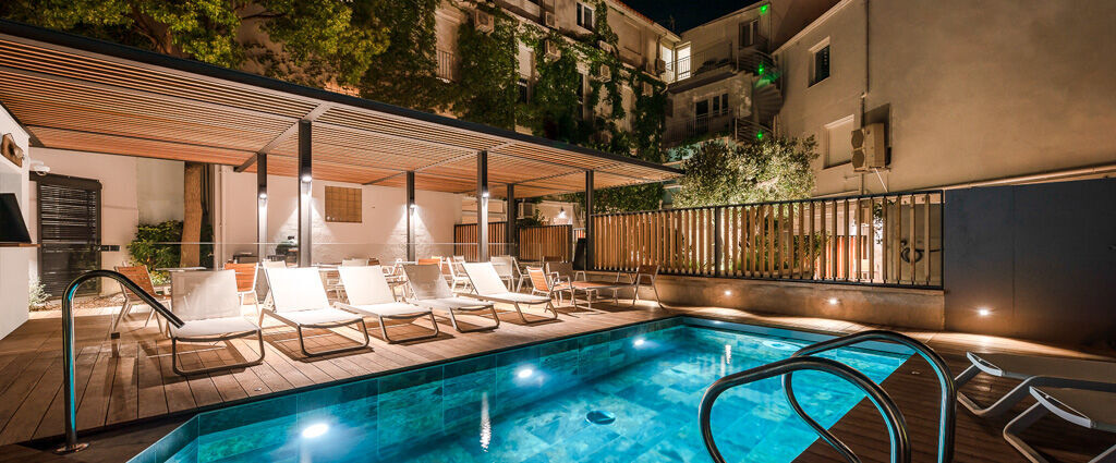 Les Elmes - Hôtel, Spa & Plage Privée ★★★★ - Une adresse d’exception posée sur le sable à Banyuls, entre la mer turquoise et les collines du Roussillon. - Banyuls-sur-Mer, France