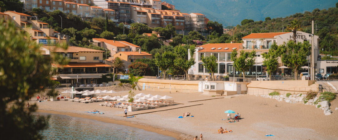 Les Elmes - Hôtel, Spa & Plage Privée ★★★★ - Une adresse d’exception posée sur le sable à Banyuls, entre la mer turquoise et les collines du Roussillon. - Banyuls-sur-Mer, France