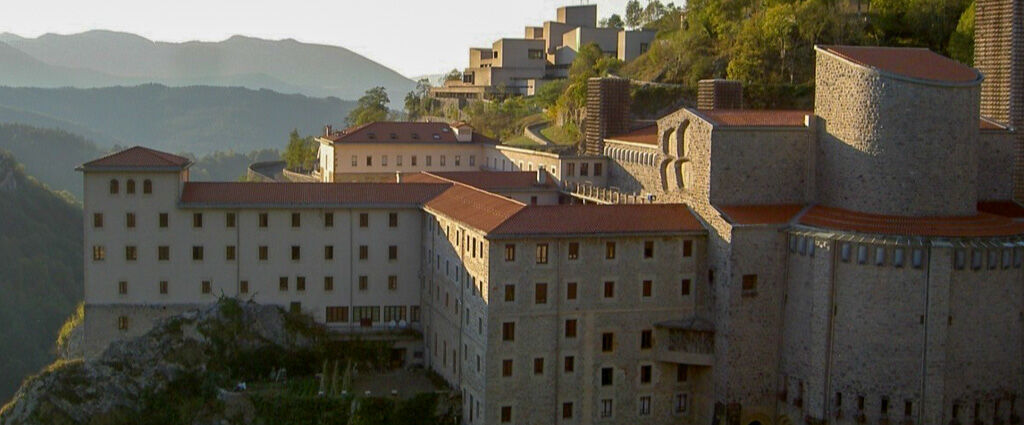 Hotel Iraipe Santuario De Arantzazu - Une adresse authentique au cœur de la nature du Pays basque, entre Bilbao et Saint-Sébastien. - Basque Country, Spain