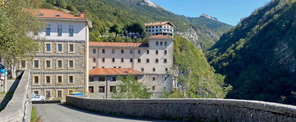 Hotel Iraipe Santuario De Arantzazu - Une adresse authentique au cœur de la nature du Pays basque, entre Bilbao et Saint-Sébastien. - Pays basque, Espagne