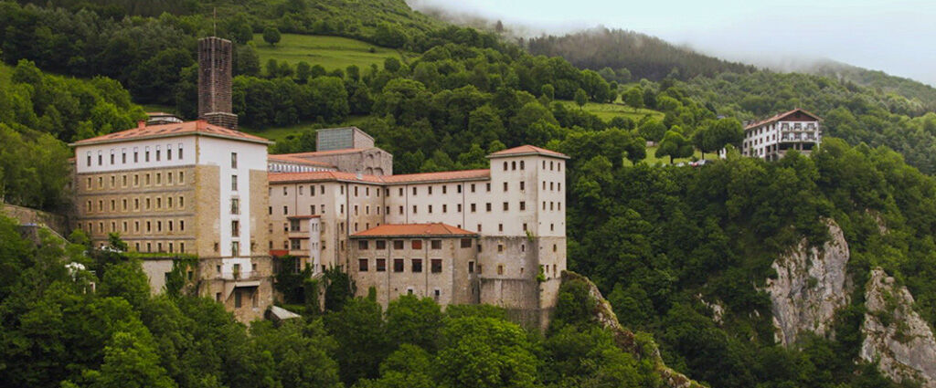 Hotel Iraipe Santuario De Arantzazu - Une adresse authentique au cœur de la nature du Pays basque, entre Bilbao et Saint-Sébastien. - Pays basque, Espagne