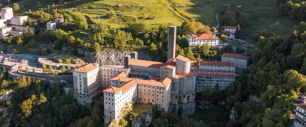 Hotel Iraipe Santuario De Arantzazu - Une adresse authentique au cœur de la nature du Pays basque, entre Bilbao et Saint-Sébastien. - Pays basque, Espagne