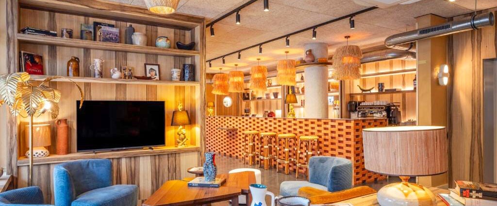 Kopster Paris Porte de Versailles ★★★★ - Une adresse design, pétillante, colorée et décontractée au cœur du 15ᵉ. - Paris, France