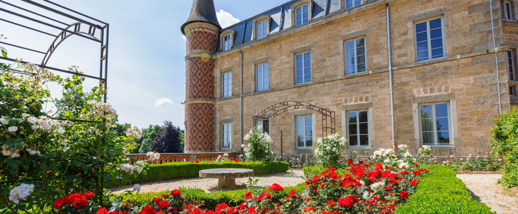 Demeures & Châteaux – Domaine & Château de Valinches - Une échappée bucolique dans un château d’exception, entre nature apaisante et douceur de vivre. - Auvergne-Rhône-Alpes, France