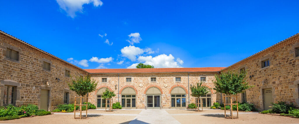 Demeures & Châteaux – Domaine & Château de Valinches - Une échappée bucolique dans un château d’exception, entre nature apaisante et douceur de vivre. - Auvergne-Rhône-Alpes, France