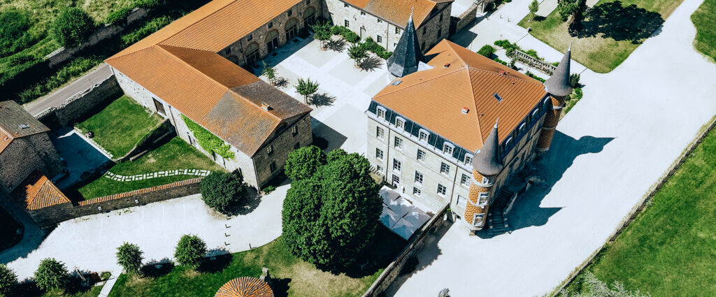 Demeures & Châteaux – Domaine & Château de Valinches - Une échappée bucolique dans un château d’exception, entre nature apaisante et douceur de vivre. - Auvergne-Rhône-Alpes, France