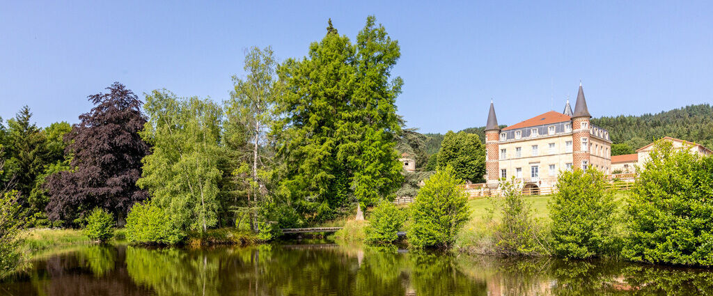 Demeures & Châteaux – Domaine & Château de Valinches - Une échappée bucolique dans un château d’exception, entre nature apaisante et douceur de vivre. - Auvergne-Rhône-Alpes, France