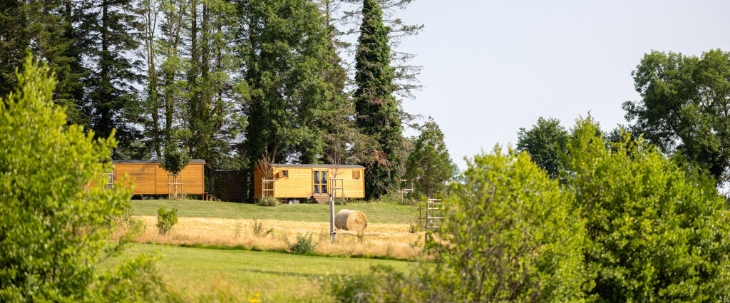Demeures & Châteaux – Domaine & Château de Valinches - Une échappée bucolique dans un château d’exception, entre nature apaisante et douceur de vivre. - Auvergne-Rhône-Alpes, France