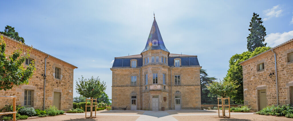 Demeures & Châteaux – Domaine & Château de Valinches - Une échappée bucolique dans un château d’exception, entre nature apaisante et douceur de vivre. - Auvergne-Rhône-Alpes, France