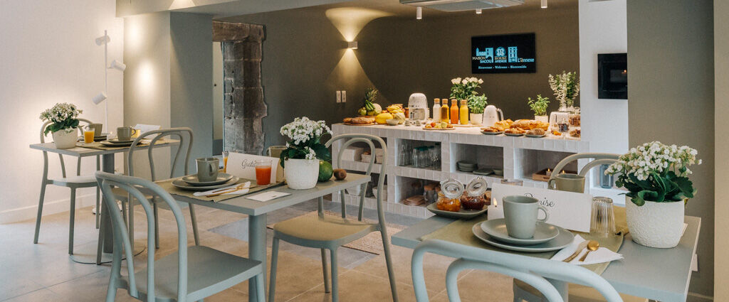 La Maison & La Demeure de Jean by Maison Bacou - Une parenthèse authentique au cœur de Carcassonne, entre charme familial et vues d’exception sur la Cité. - Carcassonne France