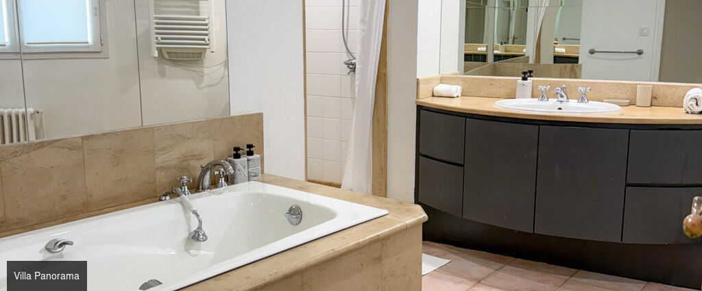 La Maison & La Demeure de Jean by Maison Bacou - Une parenthèse authentique au cœur de Carcassonne, entre charme familial et vues d’exception sur la Cité. - Carcassonne France