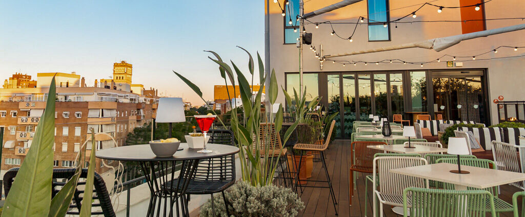 Ibis Styles Sevilla City Santa Justa - Âme sévillane, soleil généreux, escapade cosy au cœur de la Perle d’Andalousie. - Seville, Spain