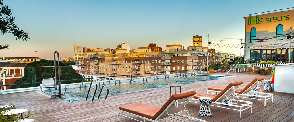 Ibis Styles Sevilla City Santa Justa - Âme sévillane, soleil généreux, escapade cosy au cœur de la Perle d’Andalousie. - Seville, Spain
