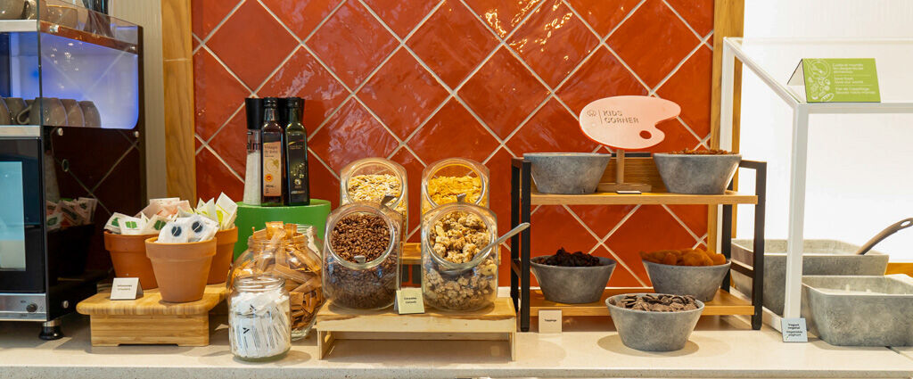 Ibis Styles Sevilla City Santa Justa - Âme sévillane, soleil généreux, escapade cosy au cœur de la Perle d’Andalousie. - Seville, Spain