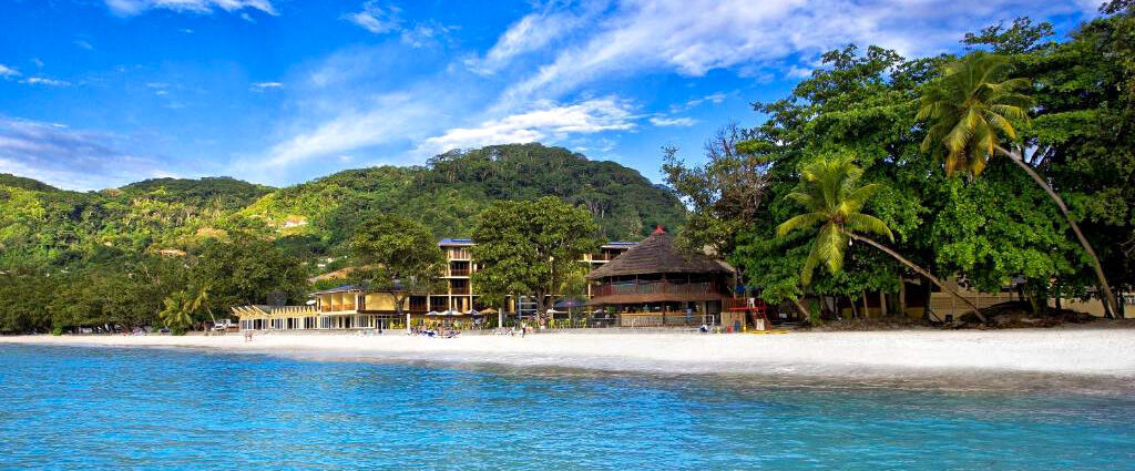 Coral Strand Smart Choice Hotel ★★★★ - Une belle évasion de confort dans l’air délicieux des Seychelles face aux eaux turquoise de Beau Vallon. - Mahé, Seychelles