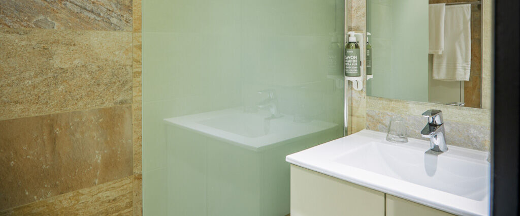 Greet Hôtel Marseille Parc Chanot Vélodrome - Une adresse fraîchement rénovée, bien située dans le quartier du Prado, pour une escale agréable à Marseille. - Marseille, France