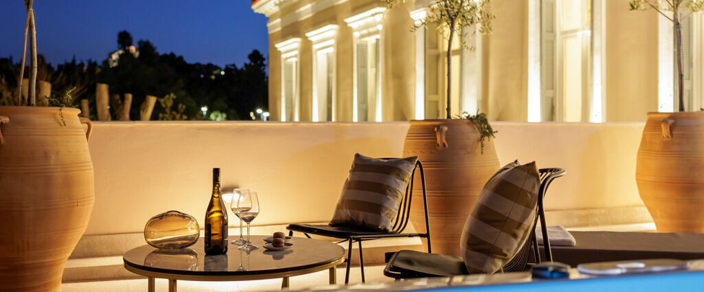 La Divina - Une adresse confidentielle au cœur d’Athènes, entre héritage musical et vues mythiques sur l’Acropole. - Athens, Greece