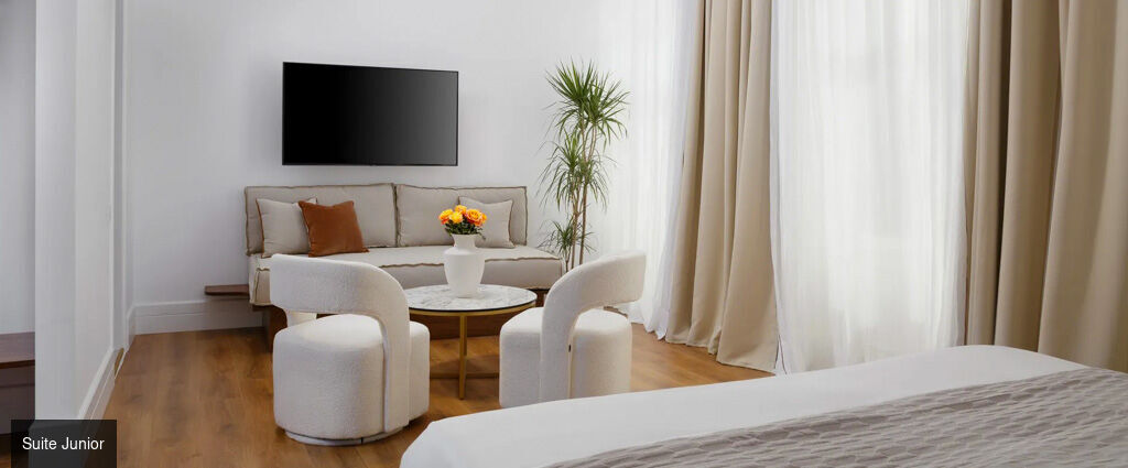 La Divina ★★★★ - Une adresse confidentielle au cœur d’Athènes, entre héritage musical et vues mythiques sur l’Acropole. - Athènes, Grèce