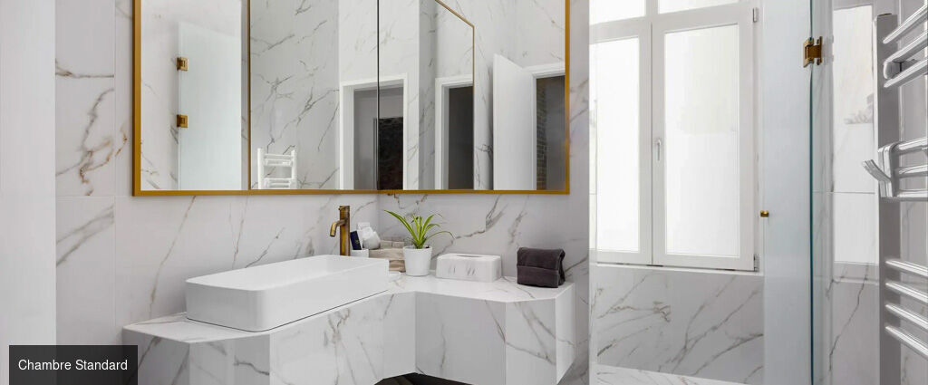 La Divina ★★★★ - Une adresse confidentielle au cœur d’Athènes, entre héritage musical et vues mythiques sur l’Acropole. - Athènes, Grèce