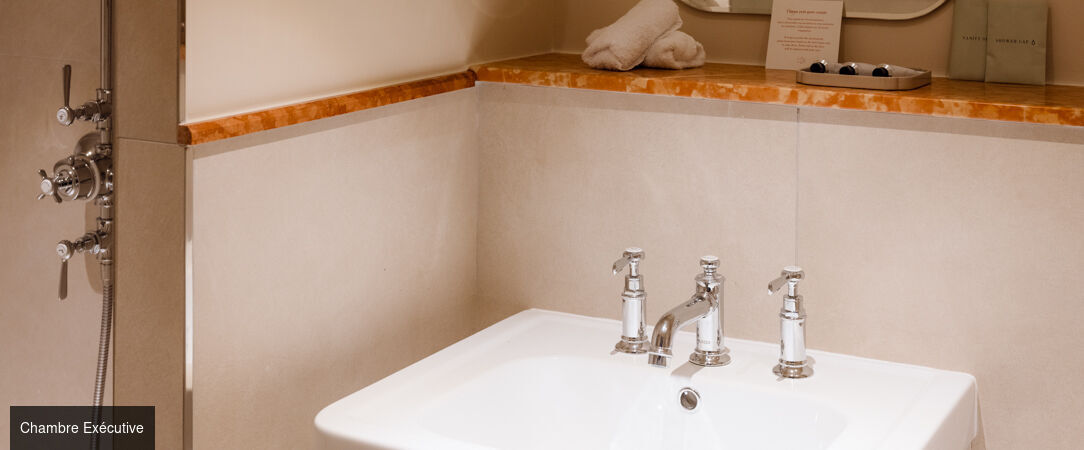 L'Opale Noire ★★★★ - Un écrin confidentiel près du musée d’Orsay, où le luxe feutré sublime la nuit parisienne. - Paris, France