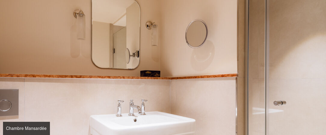 L'Opale Noire ★★★★ - Un écrin confidentiel près du musée d’Orsay, où le luxe feutré sublime la nuit parisienne. - Paris, France