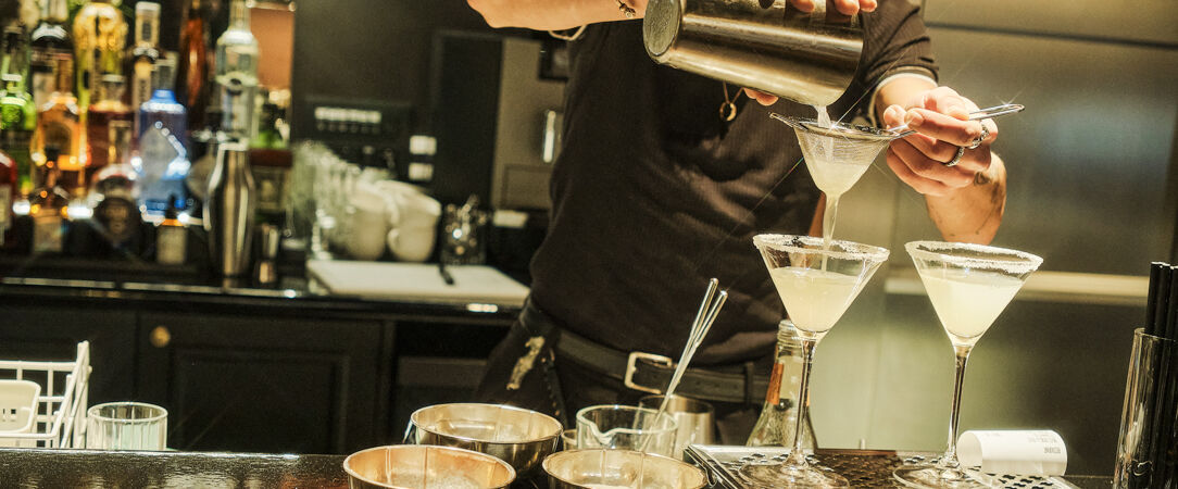 L'Opale Noire ★★★★ - Un écrin confidentiel près du musée d’Orsay, où le luxe feutré sublime la nuit parisienne. - Paris, France