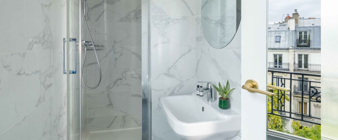 Hôtel Léna - Une adresse parisienne au charme Art Déco, bien située sur le boulevard Magenta, entre élégance intime et esprit de quartier. - Paris, France