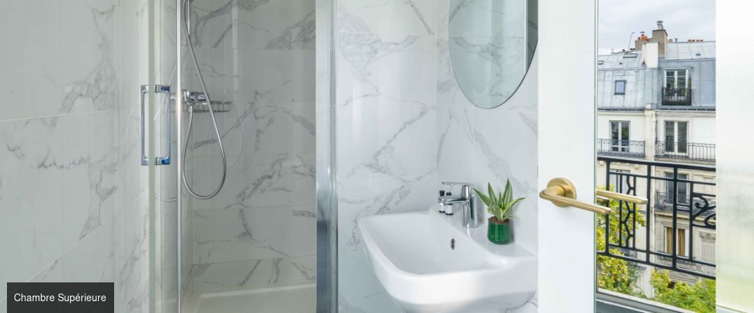 Hôtel Léna - Une adresse parisienne au charme Art Déco, bien située sur le boulevard Magenta, entre élégance intime et esprit de quartier. - Paris, France