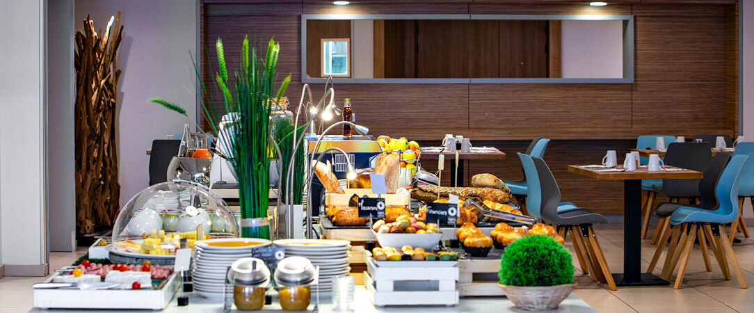 Mercure Paris Vaugirard Porte de Versailles ★★★★ - Un hôtel contemporain aux portes de Paris, entre énergie urbaine et confort feutré. - Paris, France