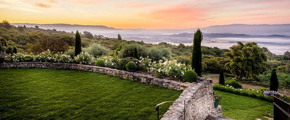 Le Palais D'Aglaé ★★★★ - Vue panoramique étoilée sur le Luberon et les Alpilles. - Gordes, France