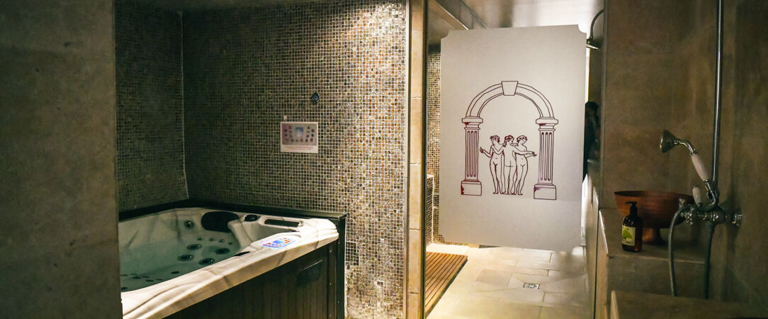 Le Palais D'Aglaé ★★★★ - Vue panoramique étoilée sur le Luberon et les Alpilles. - Gordes, France