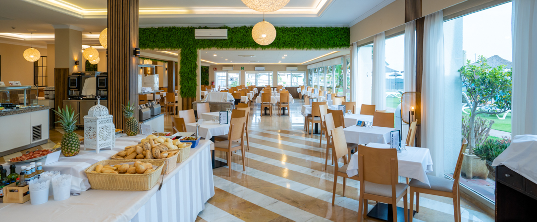Hotel La Barracuda - En famille sous le soleil de Torremolinos au bord de la mer. - Andalusia, Spain