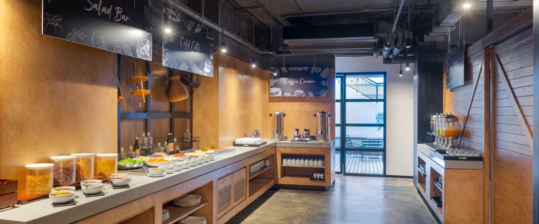 Radisson RED Phuket Patong Beach ★★★★★ - Expérience balnéaire en Thaïlande, entre luxe et design. - Phuket, Thaïlande