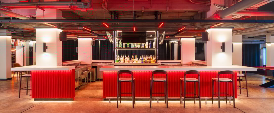 Radisson RED Phuket Patong Beach ★★★★★ - Expérience balnéaire en Thaïlande, entre luxe et design. - Phuket, Thaïlande