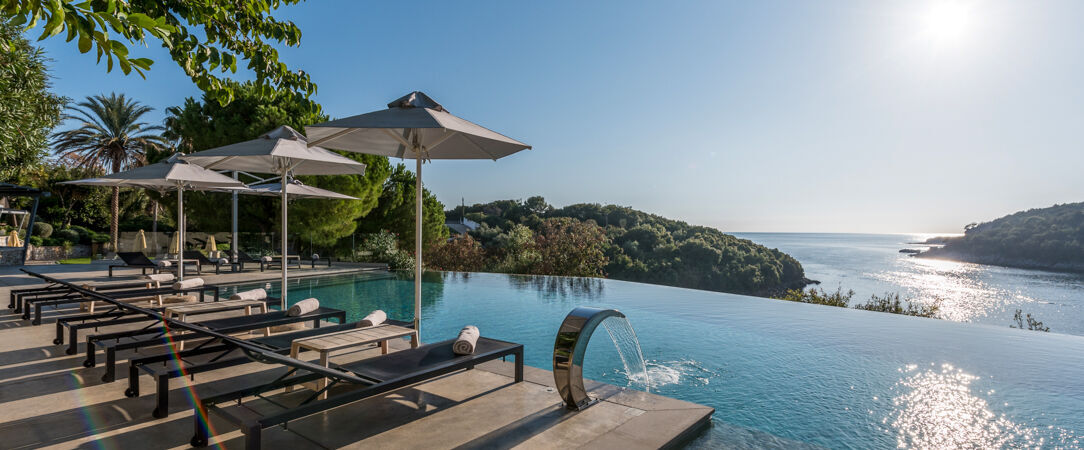 Mövenpick Resort Agios Nikolaos Sivota ★★★★★ - Un élégant boutique-resort sous le soleil grec, posé au-dessus d’une baie turquoise en Épire, signé Mövenpick. - Épire, Grèce