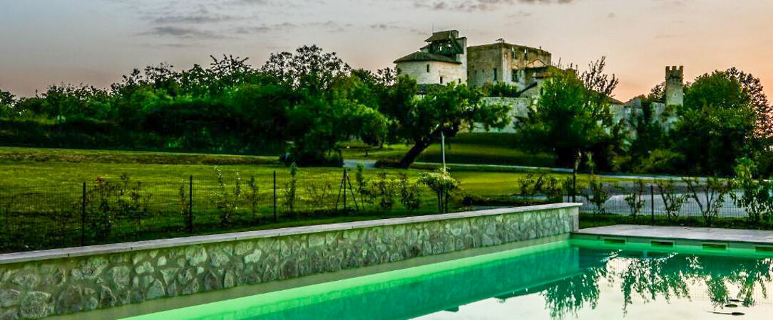Logis L'Auberge de Larressingle - Une escale de charme en Gascogne, au cœur de la plus petite cité fortifiée de France. - Occitanie, France