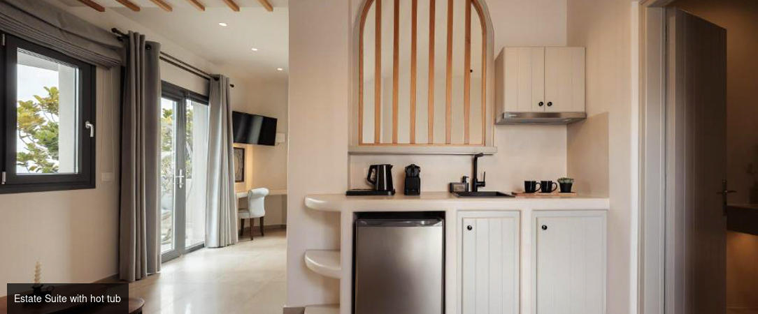 Galaria Serenity Suites - Havre de luxe et d’élégance au charme blanc des Cyclades sur l’île de Santorin. - Santorini, Greece