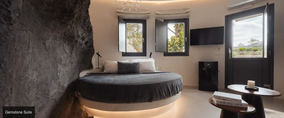 Galaria Serenity Suites - Havre de luxe et d’élégance au charme blanc des Cyclades sur l’île de Santorin. - Santorini, Greece