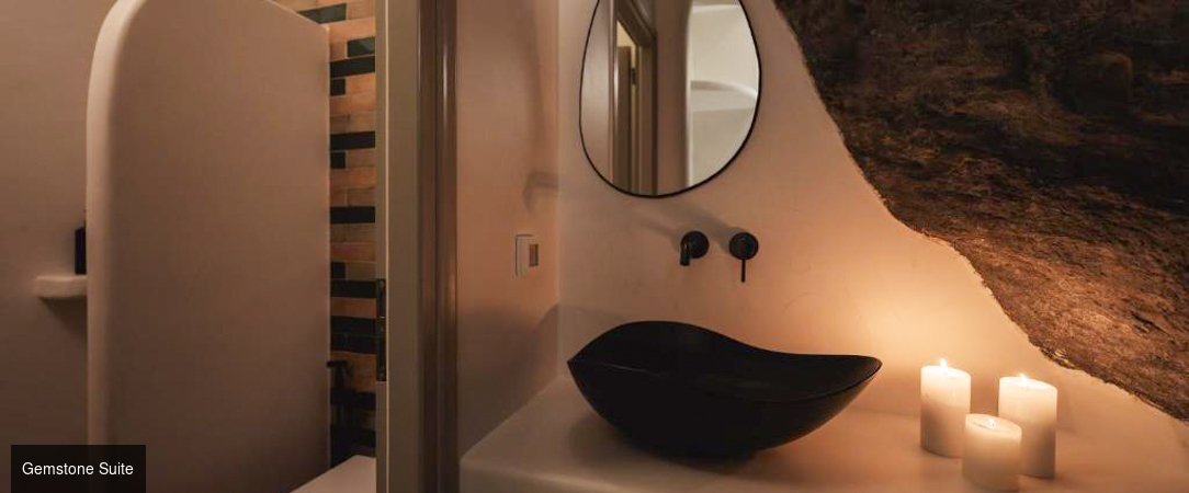 Galaria Serenity Suites - Havre de luxe et d’élégance au charme blanc des Cyclades sur l’île de Santorin. - Santorini, Greece