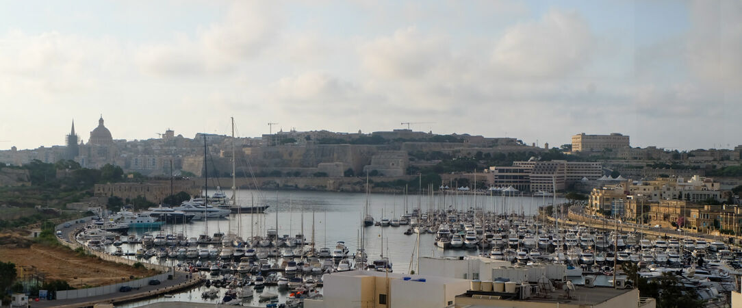 Grands Suites Hotel Residences & Spa ★★★★ - Un hôtel-résidence moderne au cœur de Malte avec une vue sur les toits de La Valette. - Gzira, Malta