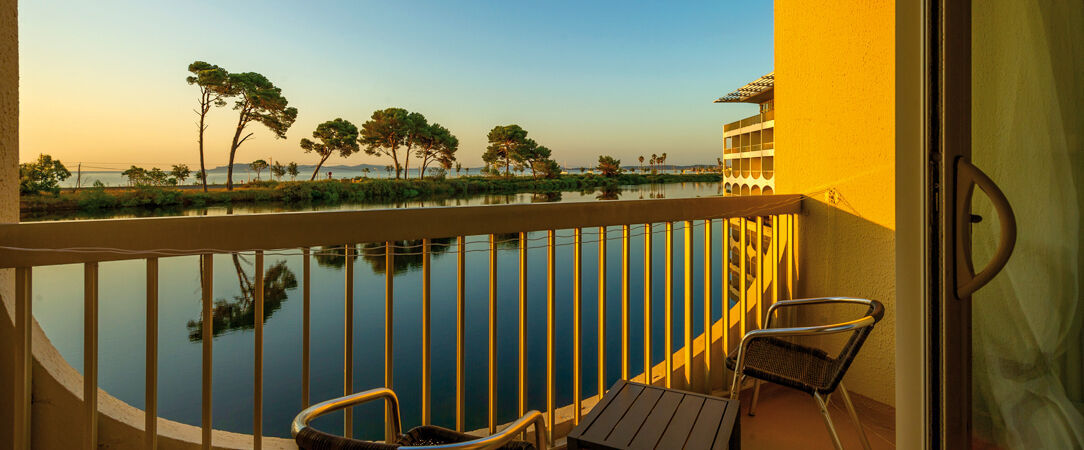 Hotel Club Le Plein Sud Vacances Bleues - Club face aux Îles d'Or à Hyères, pensé pour des vacances actives et ensoleillées en famille. - Hyères, France