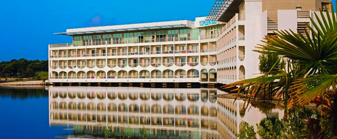 Hotel Club Le Plein Sud Vacances Bleues - Club face aux Îles d'Or à Hyères, pensé pour des vacances actives et ensoleillées en famille. - Hyères, France