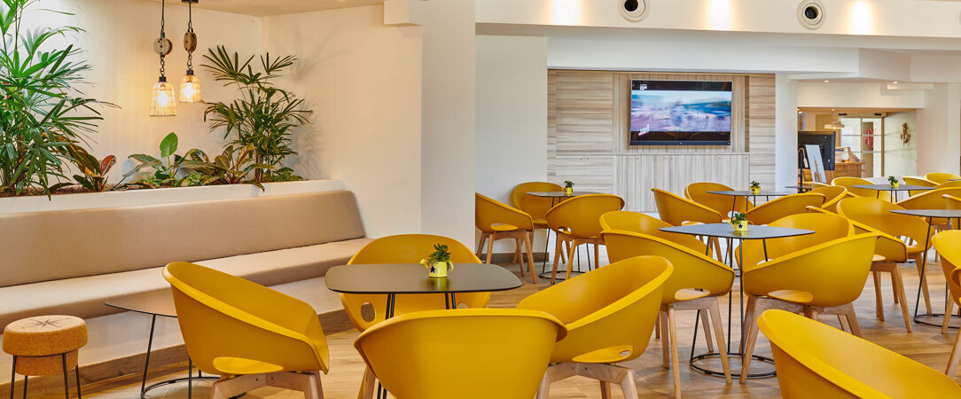 Hotel Club Le Plein Sud Vacances Bleues - Club face aux Îles d'Or à Hyères, pensé pour des vacances actives et ensoleillées en famille. - Hyères, France